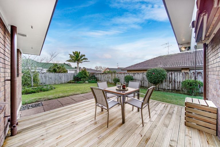 Photo of property in 2/32 Headcorn Place, Botany Downs, Auckland, 2010