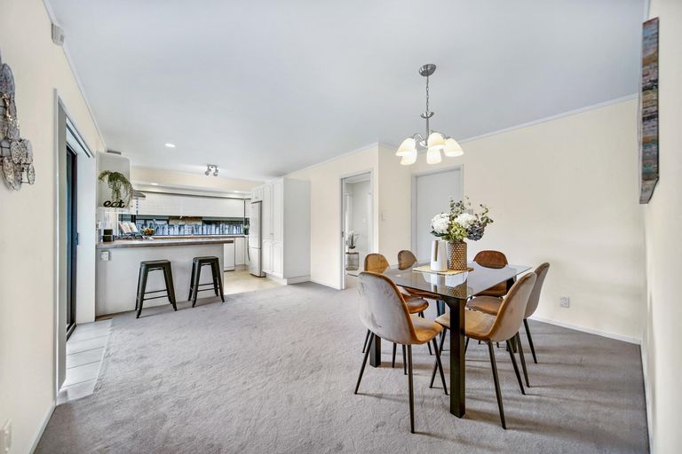 Photo of property in 2/32 Headcorn Place, Botany Downs, Auckland, 2010