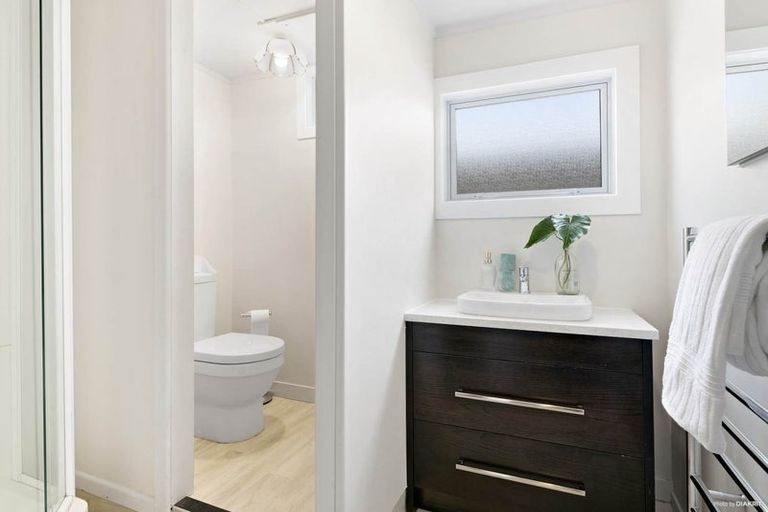 Photo of property in 1003 Whangaparaoa Road, Tindalls Beach, Whangaparaoa, 0930