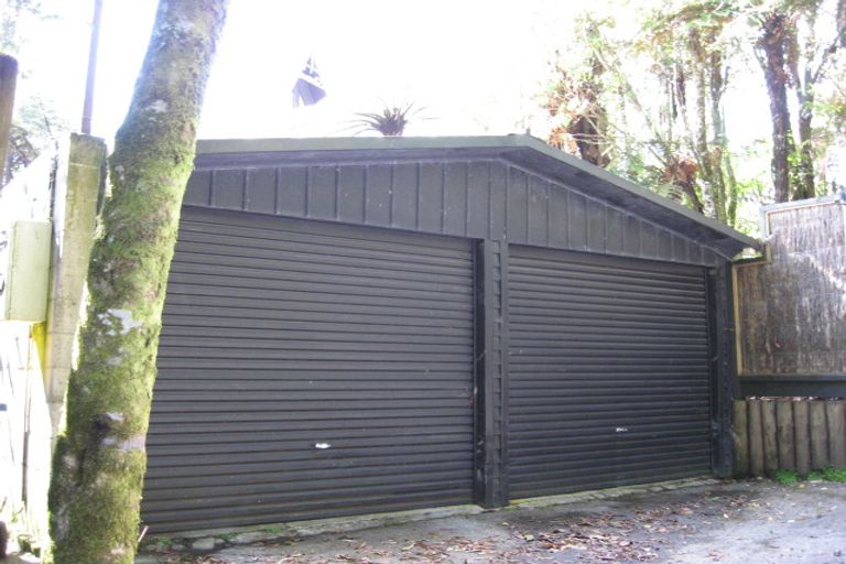 Photo of property in 3 Brabant Road, Waiatarua, Auckland, 0612