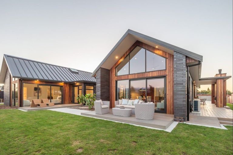 Photo of property in 22 Phoenix Palms Grove, Levin, 5510
