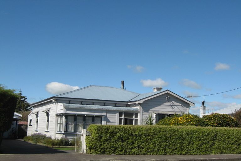 Photo of property in 15 Ross Street, Marton, 4710