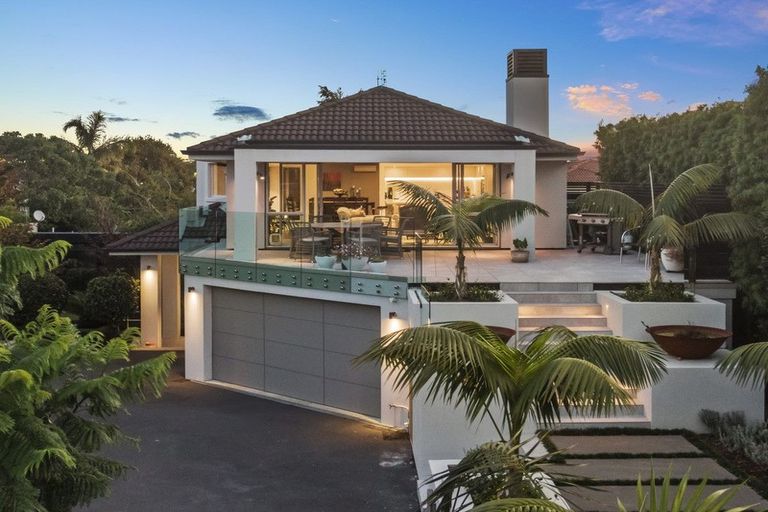 Photo of property in 86 Marine Parade, Mellons Bay, Auckland, 2014