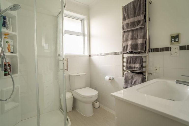 Photo of property in 43 Fyvie Avenue, Tawa, Wellington, 5028