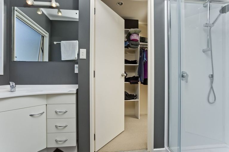 Photo of property in 2/12 Mossop Rise, Glenfield, Auckland, 0629