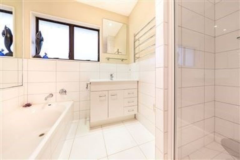 Photo of property in 8 Lorelei Place, Opaheke, Papakura, 2113