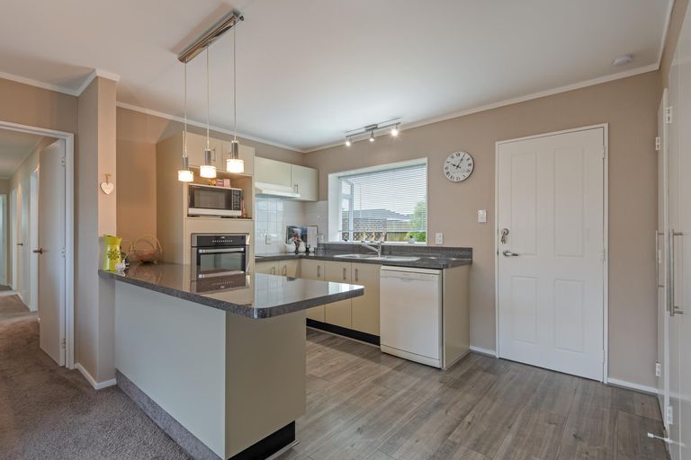 Photo of property in 67 Pacific Drive, Fitzherbert, Palmerston North, 4410