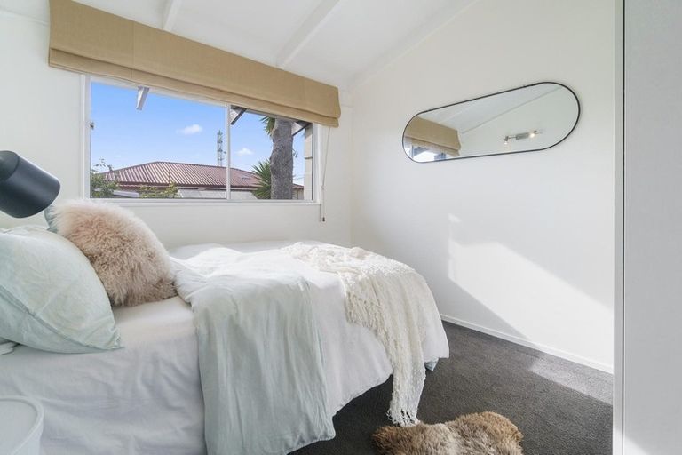 Photo of property in 1/2 Finlow Drive, Te Atatu South, Auckland, 0610