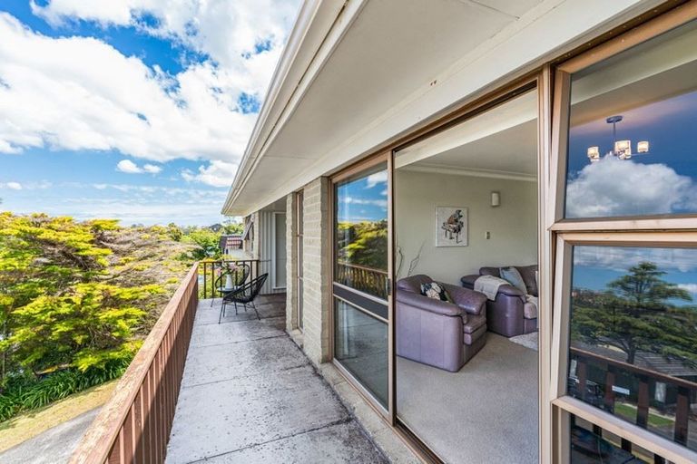 Photo of property in 59 Chelsea View Drive, Chatswood, Auckland, 0626