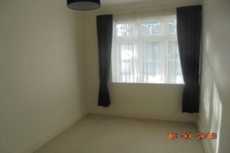 Photo of property in 14 Saint Albans Grove, Woburn, Lower Hutt, 5010