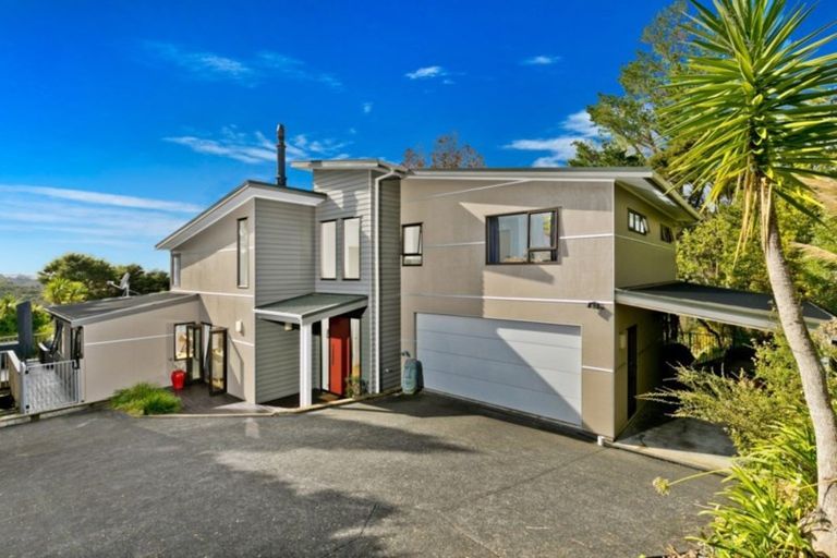 Photo of property in 19 Te Araroa Drive, Paremoremo, Auckland, 0632