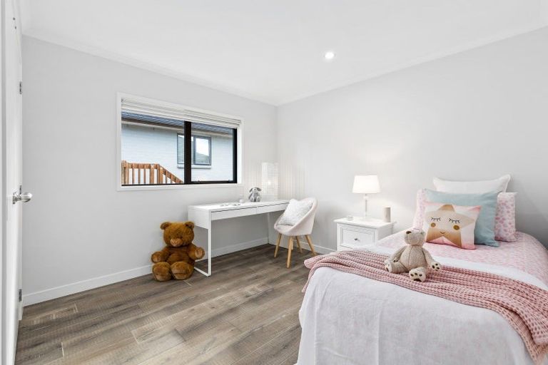 Photo of property in 33 Mural Place, Greenhithe, Auckland, 0632