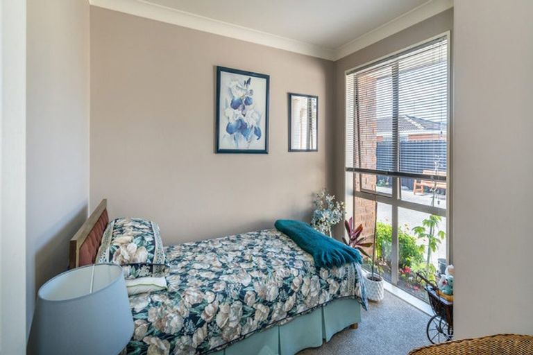 Photo of property in 102a Prestons Road, Redwood, Christchurch, 8051