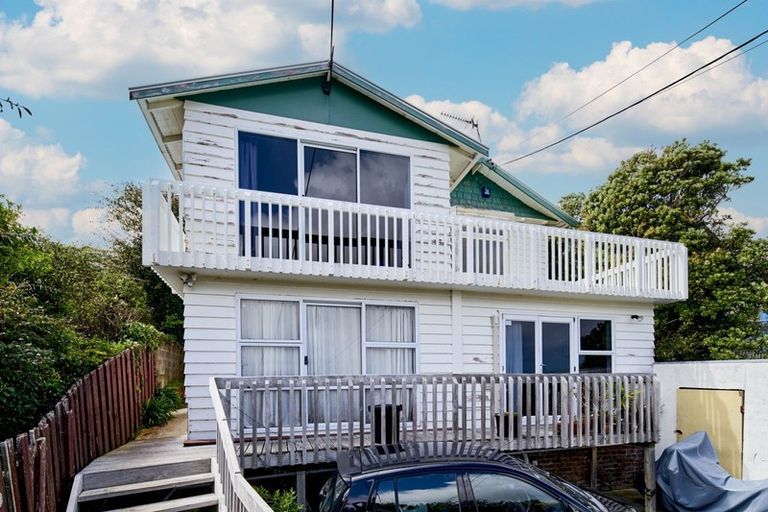 Photo of property in 41 Tio Tio Road, Miramar, Wellington, 6022