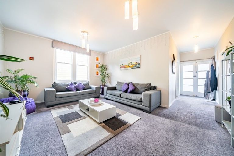 Photo of property in 25 Riddlers Crescent, Petone, Lower Hutt, 5012