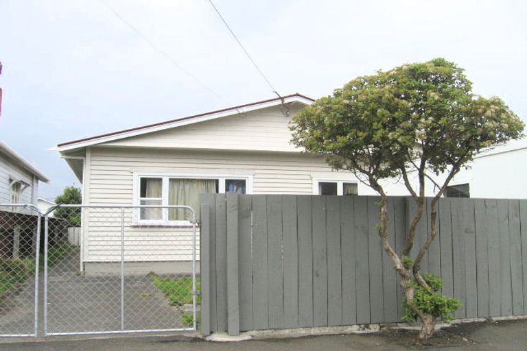 Photo of property in 141 Onepu Road, Lyall Bay, Wellington, 6022