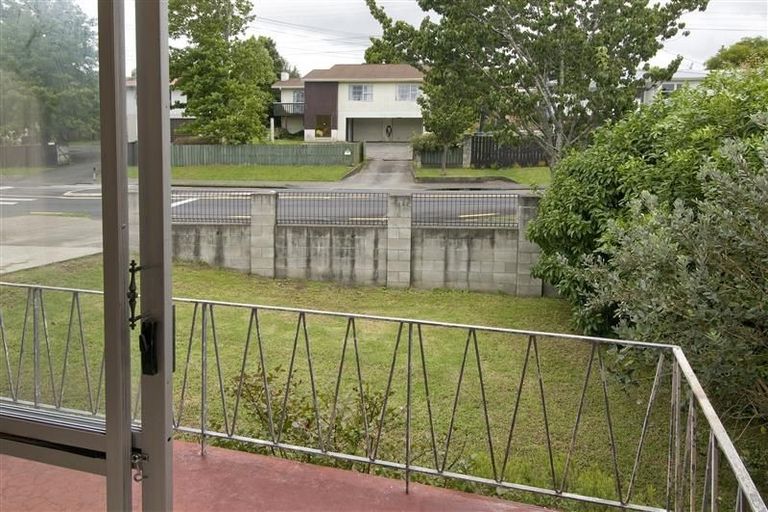 Photo of property in 2/1 Ribblesdale Road, Henderson, Auckland, 0612