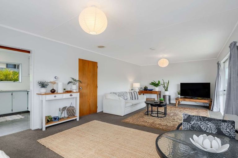 Photo of property in 2 Rangiora Street, Castlecliff, Whanganui, 4501