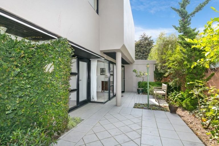 Photo of property in Highwic, 1/32 Hobson Street, Thorndon, Wellington, 6011