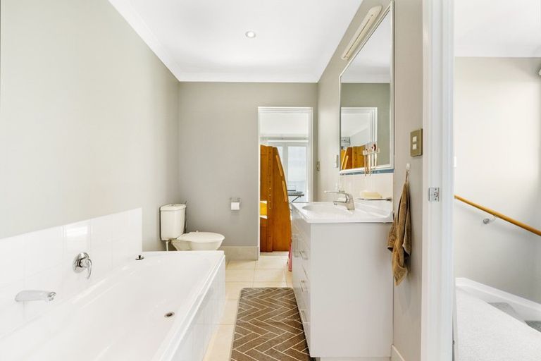 Photo of property in 7n Clearwater Cove, West Harbour, Auckland, 0618