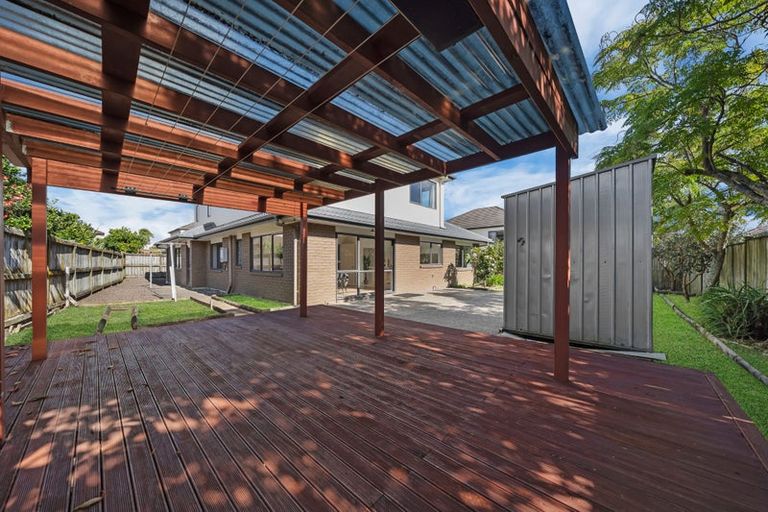 Photo of property in 26 Thornbury Crescent, East Tamaki Heights, Auckland, 2016