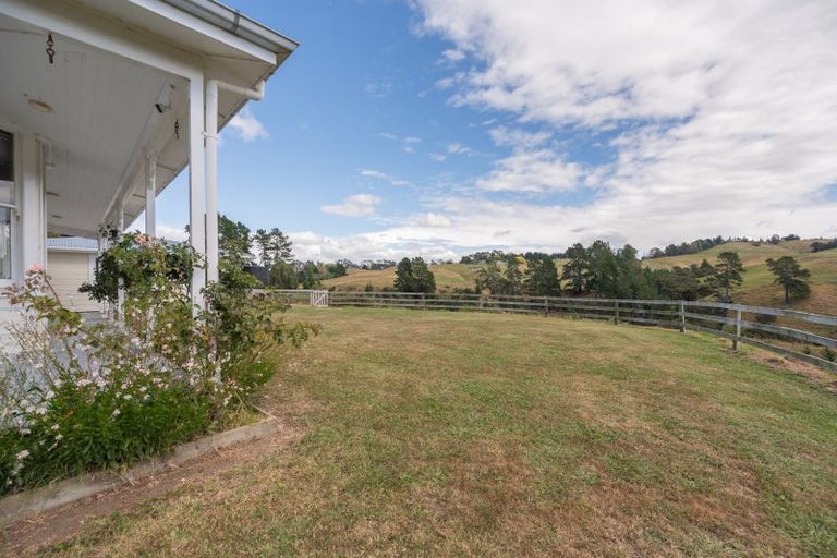 Photo of property in 1986 Taihape Road, Sherenden, Hastings, 4179