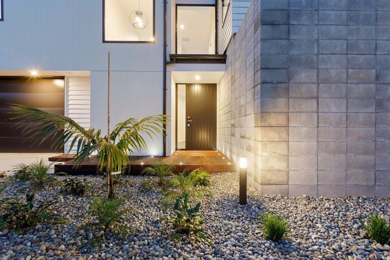 Photo of property in 7b Montrose Place, Highlands Park, New Plymouth, 4312