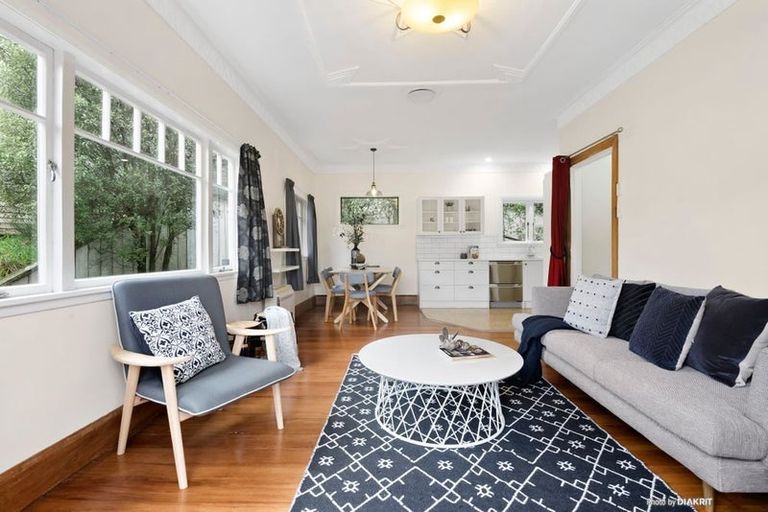 Photo of property in 54 Moana Road, Kelburn, Wellington, 6012