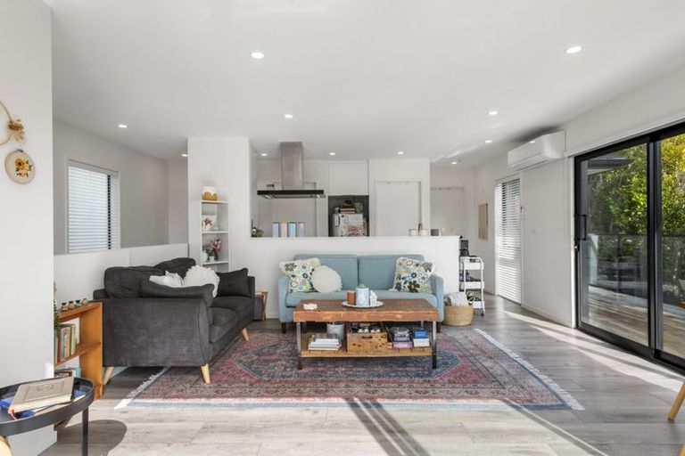 Photo of property in 5 Holiday Road, Stanmore Bay, Whangaparaoa, 0932