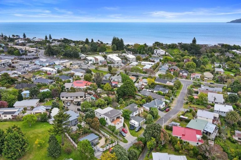 Photo of property in 12 Karaka Grove, Raumati Beach, Paraparaumu, 5032