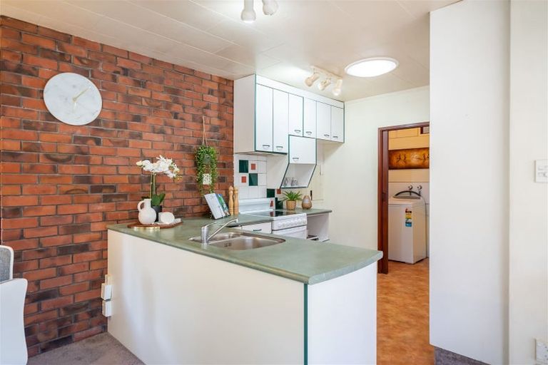 Photo of property in 2/2 Parera Grove, Heretaunga, Upper Hutt, 5018