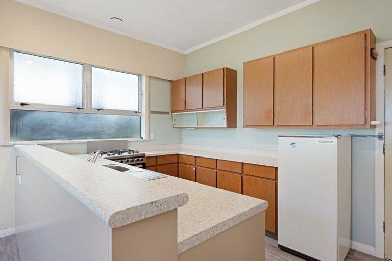 Photo of property in 15 Sutherland Crescent, Melrose, Wellington, 6023