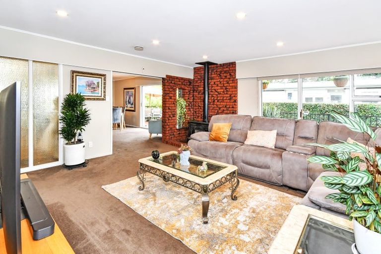 Photo of property in 21 Hatherlow Street, Glenfield, Auckland, 0629