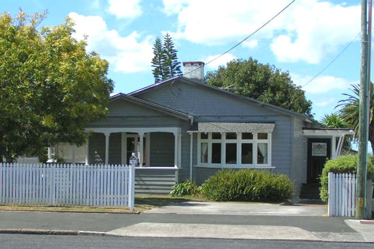 Photo of property in 101 Queen Street, Northcote Point, Auckland, 0627