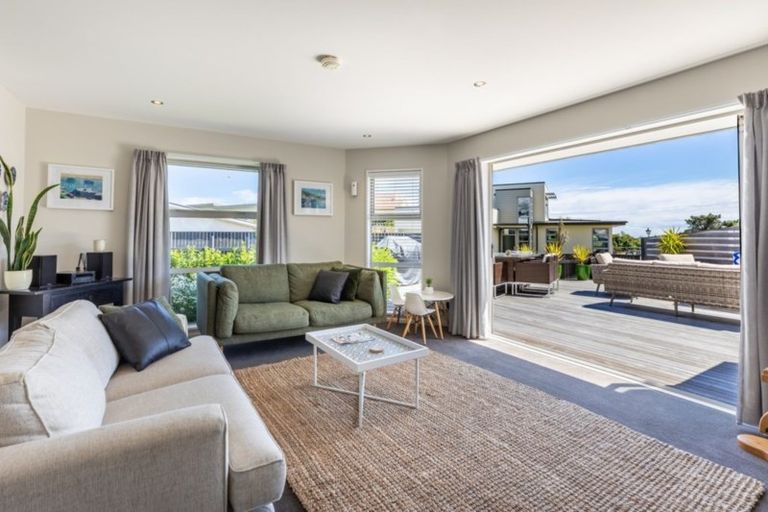 Photo of property in 16 Istana Place, Britannia Heights, Nelson, 7010