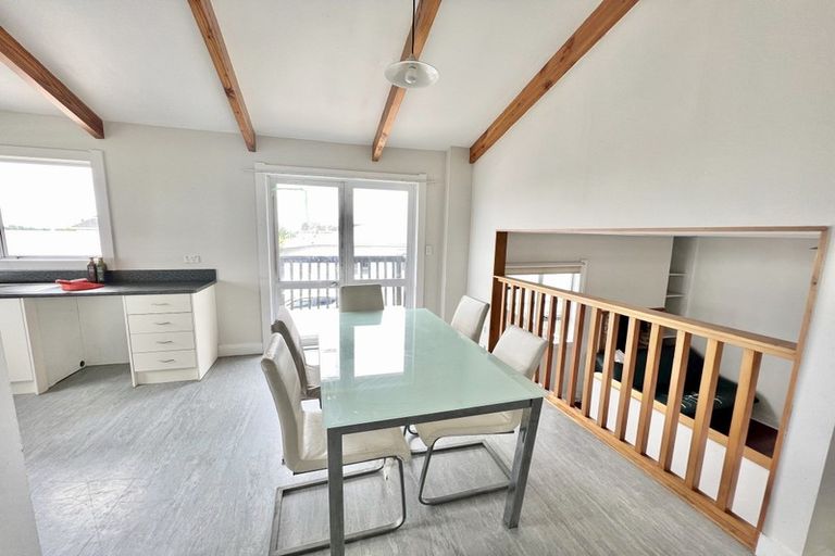 Photo of property in 1/84 Lynwood Road, New Lynn, Auckland, 0600