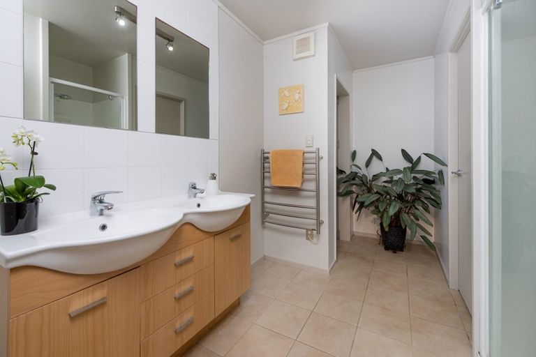 Photo of property in 27 Ocean View Road, Milford, Auckland, 0620