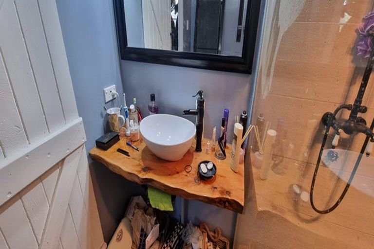 Photo of property in 150 Wirihana Road, Hawera, 4674