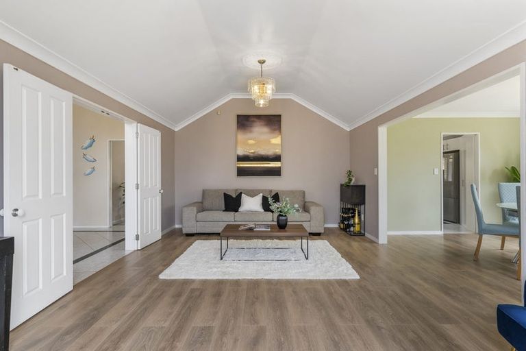 Photo of property in 11 Nathan Close, Somerville, Auckland, 2014