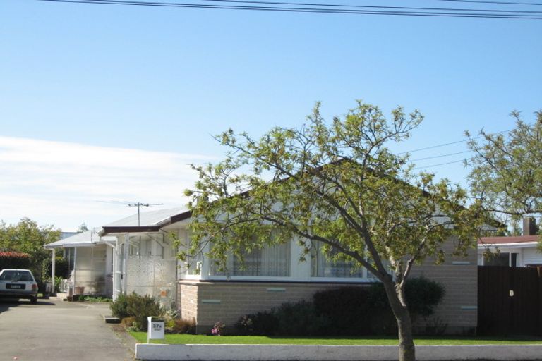 Photo of property in 1/37 Prestons Road, Redwood, Christchurch, 8051