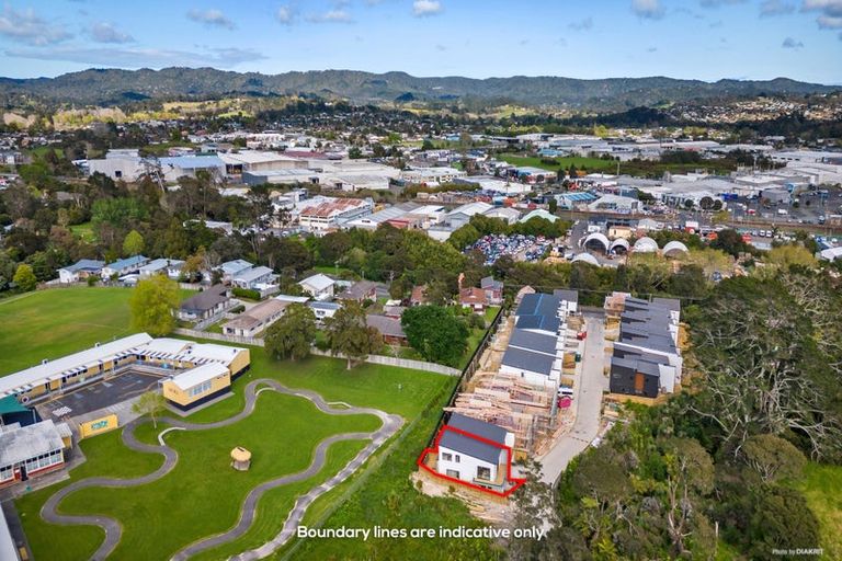 Photo of property in 33 Korokio Lane, Henderson, Auckland, 0612