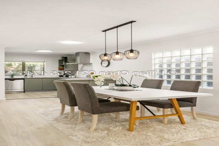 Photo of property in 27 Verdale Circle, Glen Eden, Auckland, 0602