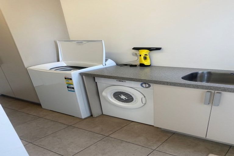 Photo of property in 272 Mangorei Road, Merrilands, New Plymouth, 4312