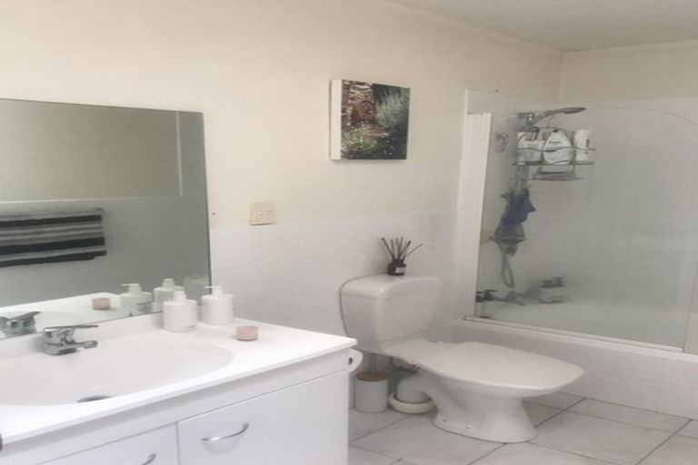 Photo of property in 79g Rangatira Road, Beach Haven, Auckland, 0626