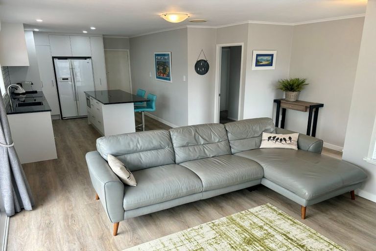 Photo of property in 3/14 Shakespeare Road, Milford, Auckland, 0620