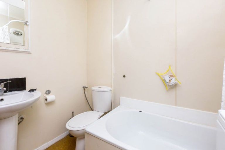 Photo of property in 2/24 Deller Grove, Silverstream, Upper Hutt, 5019