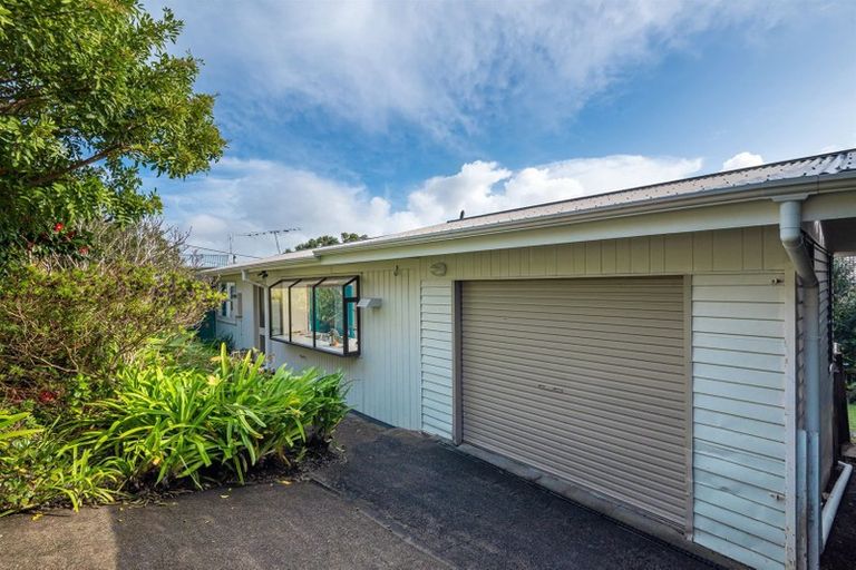 Photo of property in 1/23a Cliff Road, Torbay, Auckland, 0630