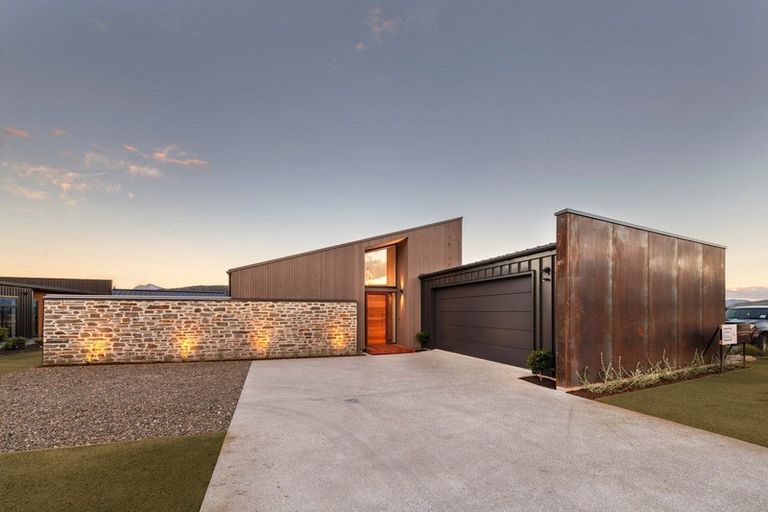 Photo of property in 3 Mcdonald Street, Wanaka, 9305