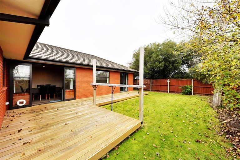 Photo of property in 27 Roberts Road, Hei Hei, Christchurch, 8042