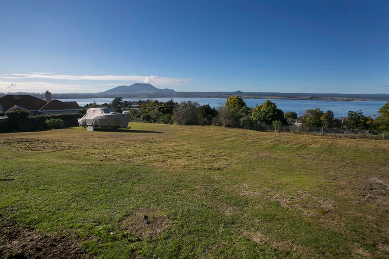 Photo of property in 16 Mapara Road, Acacia Bay, Taupo, 3385